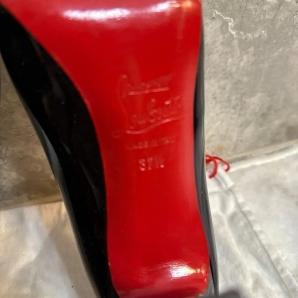 Christian Louboutin Very Privé Black Patent Leather Peep Toe Pumps - Picture 6 of 8
